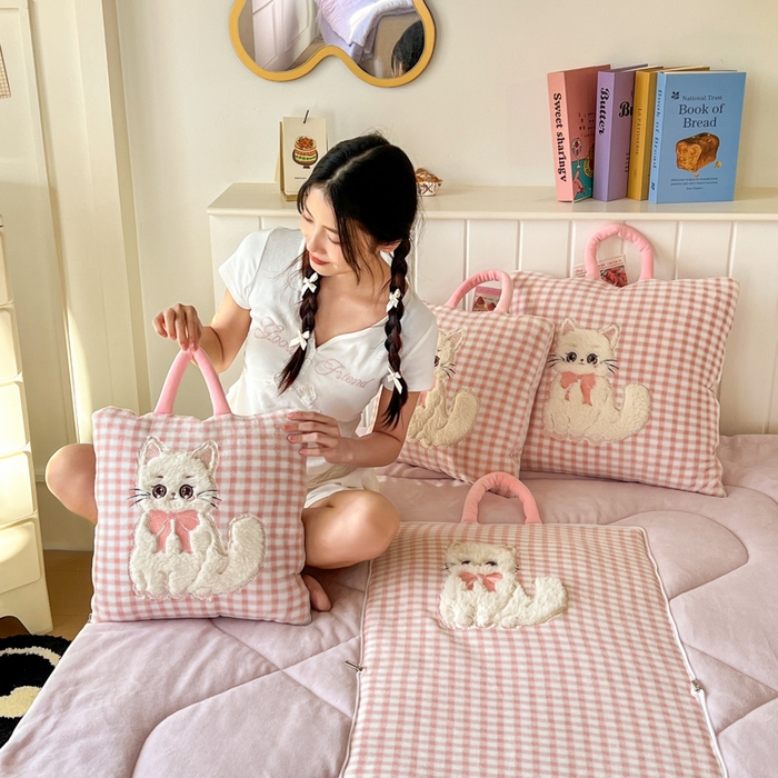 91家纺网 家纺一手货源 找家纺 番茄+ 2025新款牛奶绒哈基米抱枕被 哈基米-格粉