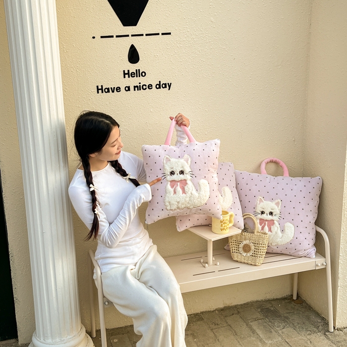 91家纺网 家纺一手货源 找家纺 番茄+ 2025新款牛奶绒哈基米抱枕被 组合图-外景