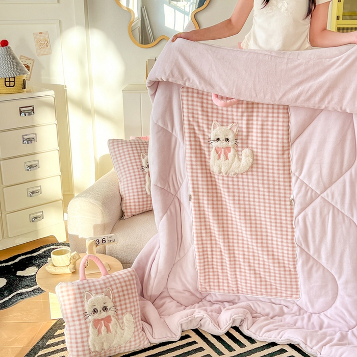 91家纺网 家纺一手货源 找家纺 番茄+ 2025新款牛奶绒哈基米抱枕被 哈基米-格粉