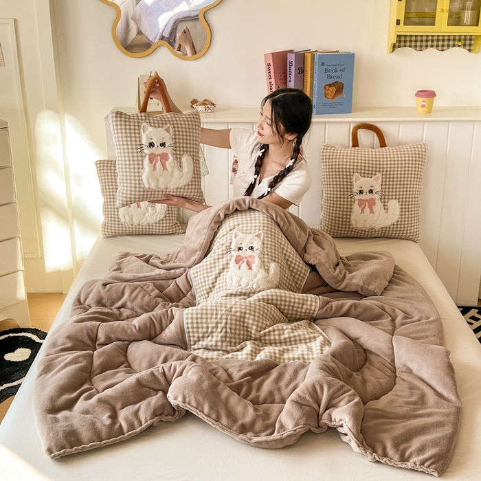 91家纺网 家纺一手货源 找家纺 番茄+ 2025新款牛奶绒哈基米抱枕被 哈基米-格咖