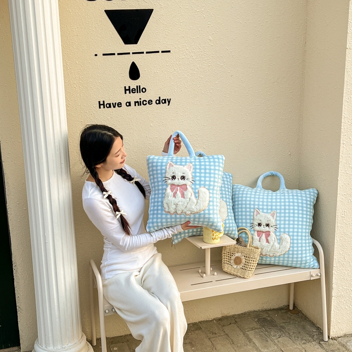 91家纺网 家纺一手货源 找家纺 番茄+ 2025新款牛奶绒哈基米抱枕被 组合图-外景