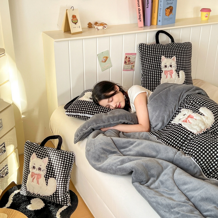 91家纺网 家纺一手货源 找家纺 番茄+ 2025新款牛奶绒哈基米抱枕被 哈基米-格黑