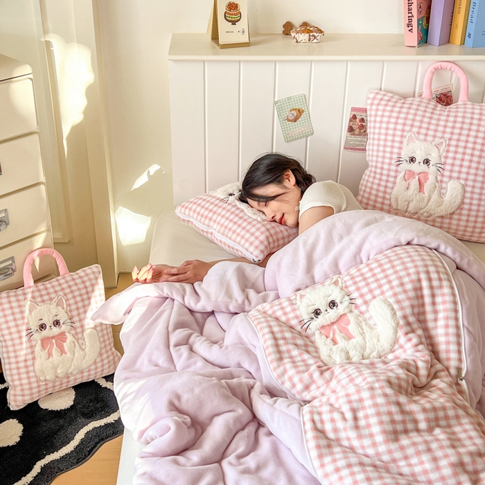 91家纺网 家纺一手货源 找家纺 番茄+ 2025新款牛奶绒哈基米抱枕被 哈基米-格粉