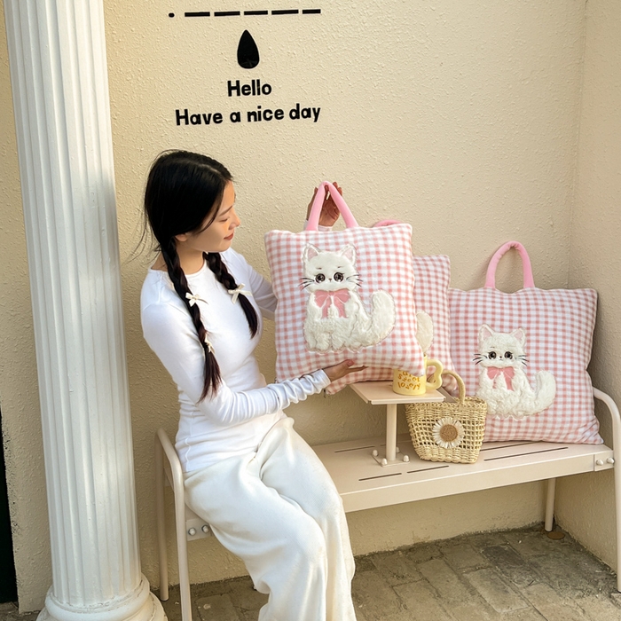 91家纺网 家纺一手货源 找家纺 番茄+ 2025新款牛奶绒哈基米抱枕被 组合图-外景