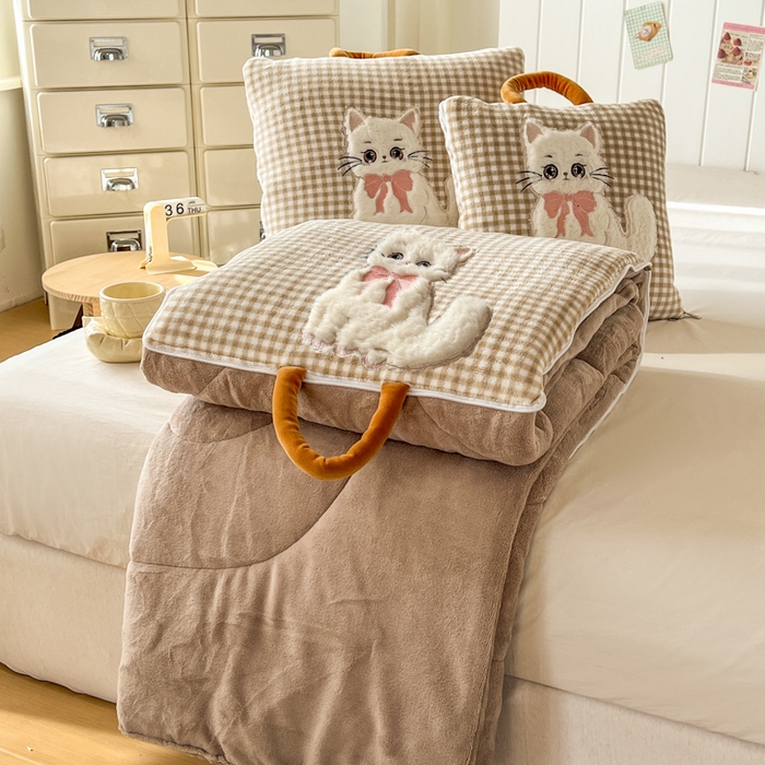 91家纺网 家纺一手货源 找家纺 番茄+ 2025新款牛奶绒哈基米抱枕被 哈基米-格咖