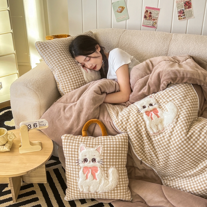 91家纺网 家纺一手货源 找家纺 番茄+ 2025新款牛奶绒哈基米抱枕被 哈基米-格咖