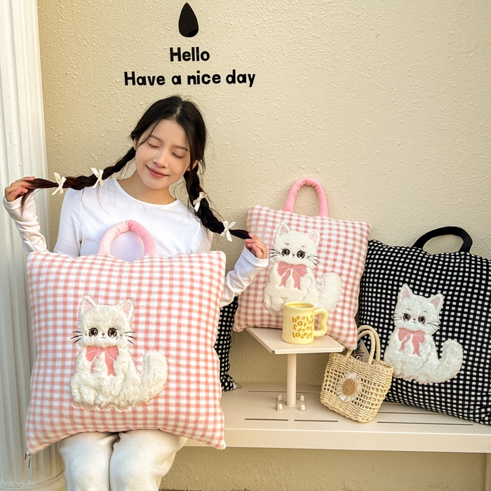 番茄+ 2025新款牛奶绒哈基米抱枕被 组合图-外景