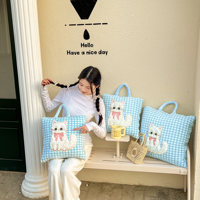 91家纺网 家纺一手货源 找家纺 番茄+ 2025新款牛奶绒哈基米抱枕被 组合图-外景