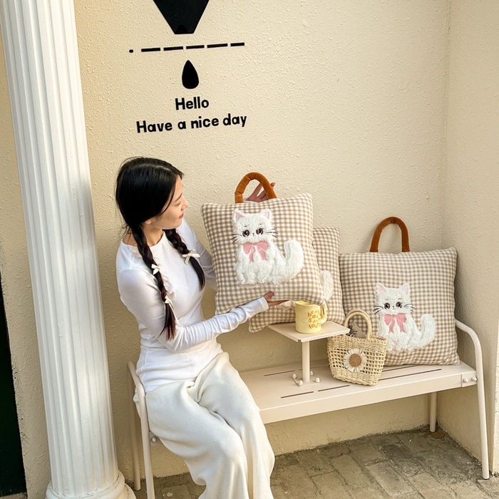 91家纺网 家纺一手货源 找家纺 番茄+ 2025新款牛奶绒哈基米抱枕被 组合图-外景