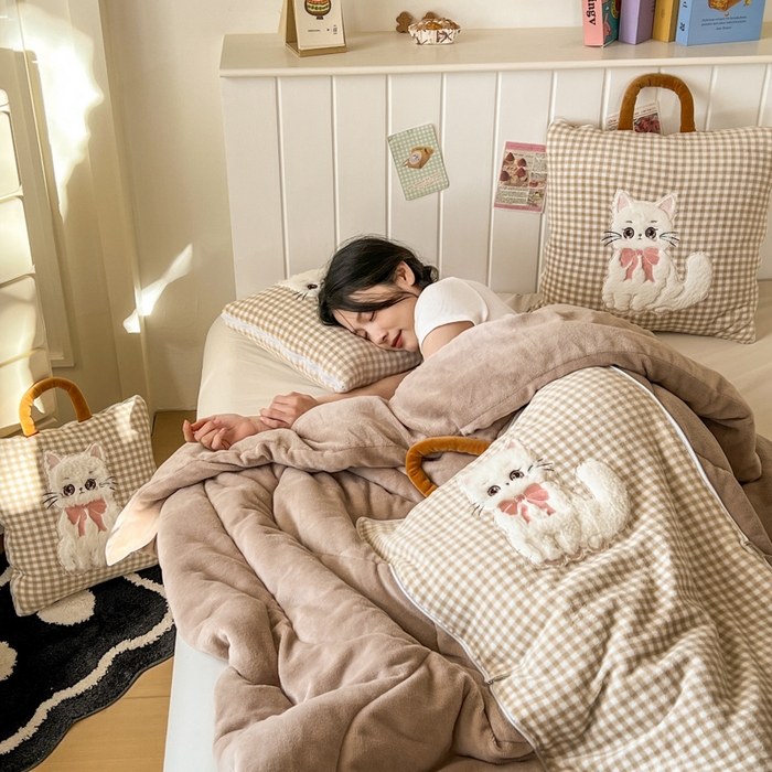 91家纺网 家纺一手货源 找家纺 番茄+ 2025新款牛奶绒哈基米抱枕被 哈基米-格咖