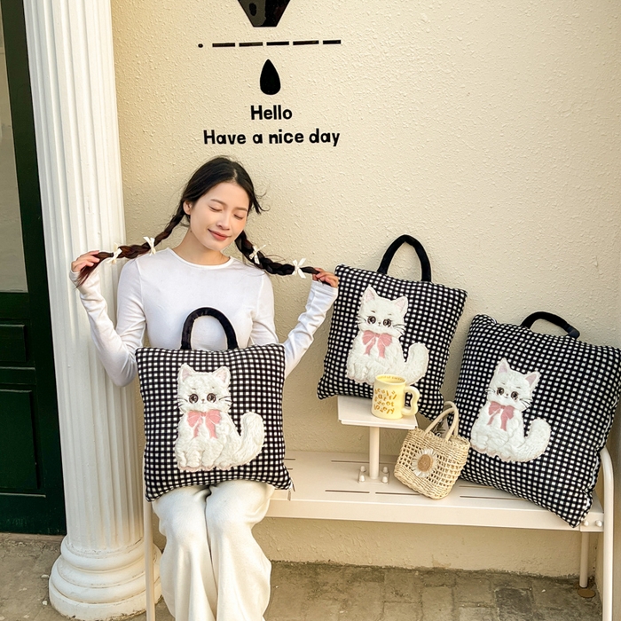 91家纺网 家纺一手货源 找家纺 番茄+ 2025新款牛奶绒哈基米抱枕被 组合图-外景