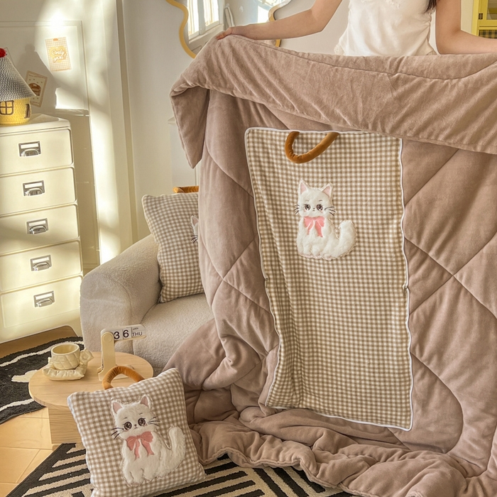 91家纺网 家纺一手货源 找家纺 番茄+ 2025新款牛奶绒哈基米抱枕被 哈基米-格咖