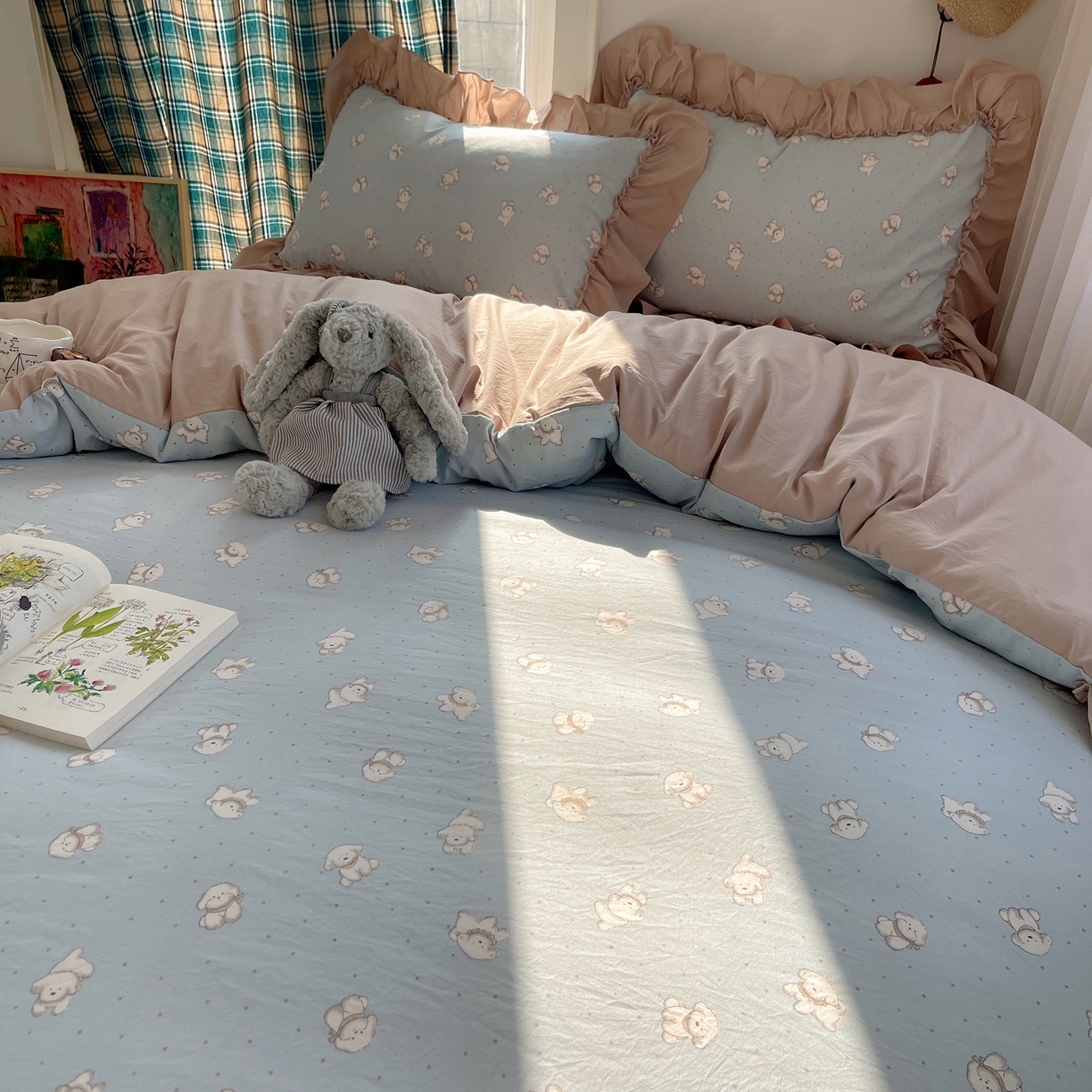 91家纺网 家纺一手货源 找家纺 凯洛奇 2026新款A类仿棉四件套古法水洗棉法式工艺花边套件（提供买家秀） 可爱小白