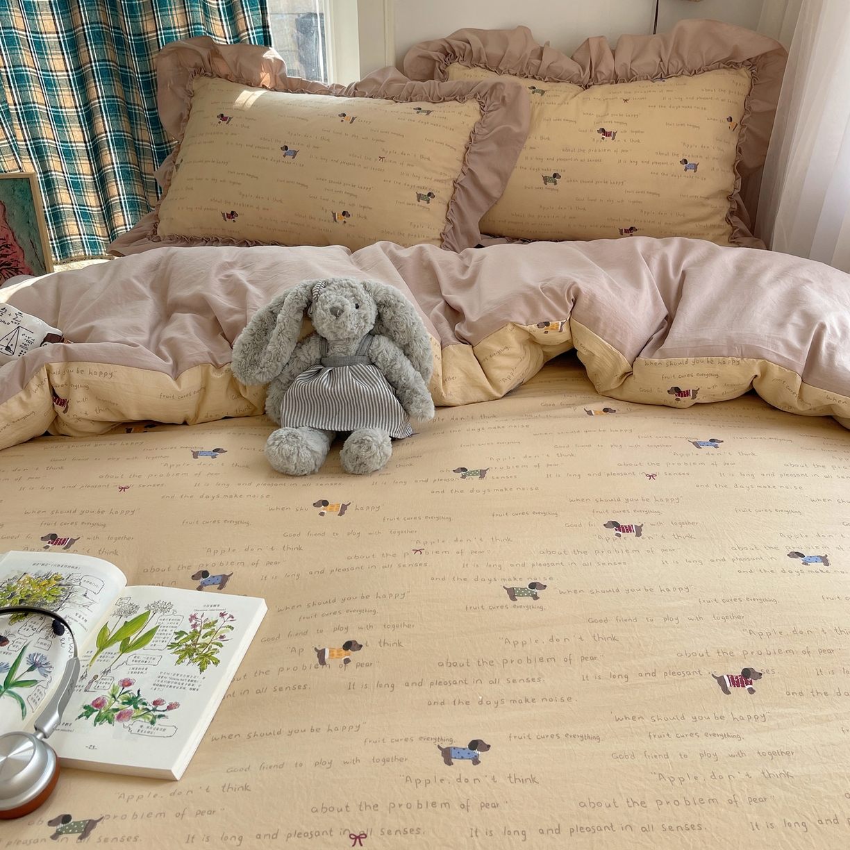 91家纺网 家纺一手货源 找家纺 凯洛奇 2026新款A类仿棉四件套古法水洗棉法式工艺花边套件（提供买家秀） 腊肠小狗