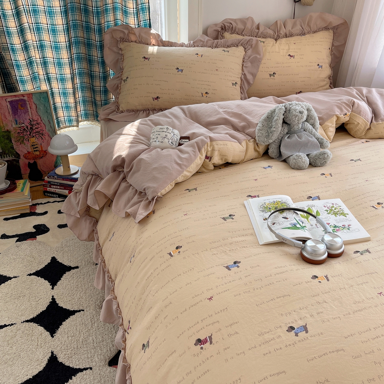 91家纺网 家纺一手货源 找家纺 凯洛奇 2026新款A类仿棉四件套古法水洗棉法式工艺花边套件（提供买家秀） 腊肠小狗