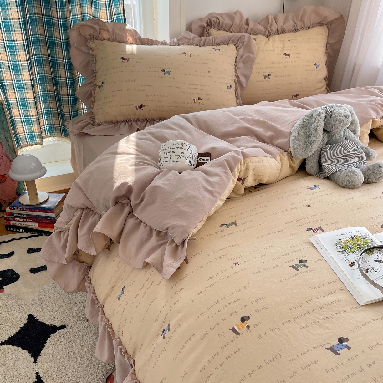 91家纺网 家纺一手货源 找家纺 凯洛奇 2026新款A类仿棉四件套古法水洗棉法式工艺花边套件（提供买家秀） 腊肠小狗