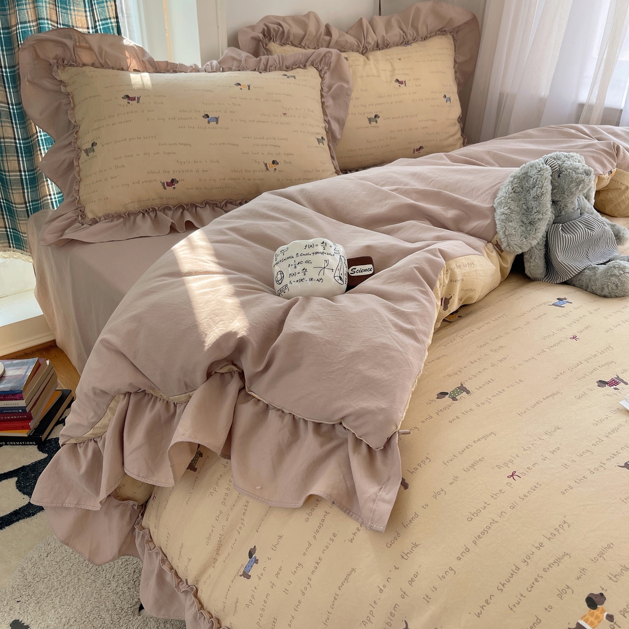 91家纺网 家纺一手货源 找家纺 凯洛奇 2026新款A类仿棉四件套古法水洗棉法式工艺花边套件（提供买家秀） 腊肠小狗