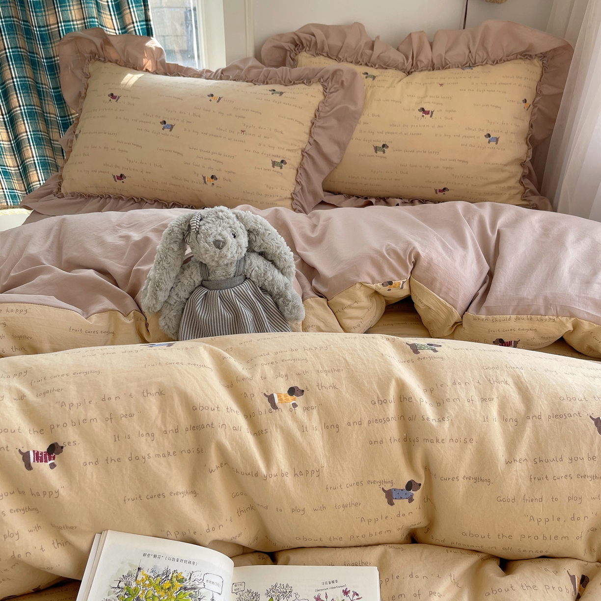 91家纺网 家纺一手货源 找家纺 凯洛奇 2026新款A类仿棉四件套古法水洗棉法式工艺花边套件（提供买家秀） 腊肠小狗