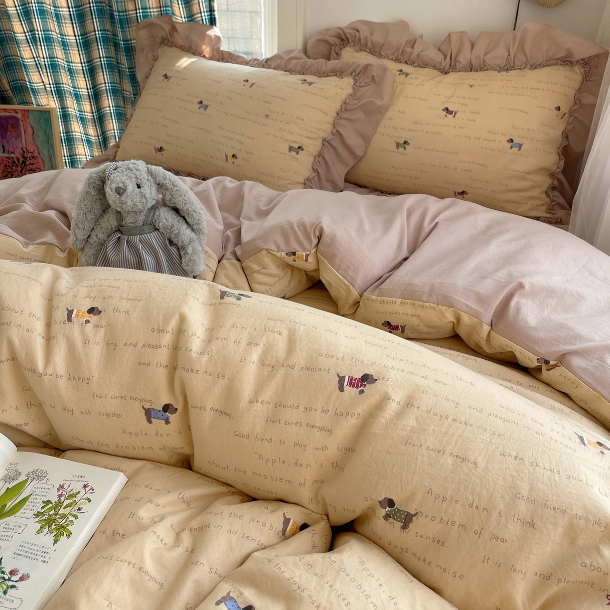 91家纺网 家纺一手货源 找家纺 凯洛奇 2026新款A类仿棉四件套古法水洗棉法式工艺花边套件（提供买家秀） 腊肠小狗