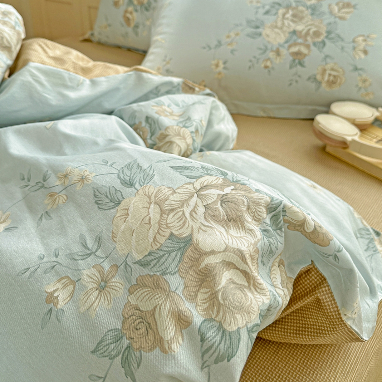 91家纺网 家纺一手货源 找家纺 （总）春雨家居 2026新款全棉纯棉花ins减龄可爱小清新四件套（提供买家秀、质检报告、有预留缩水））