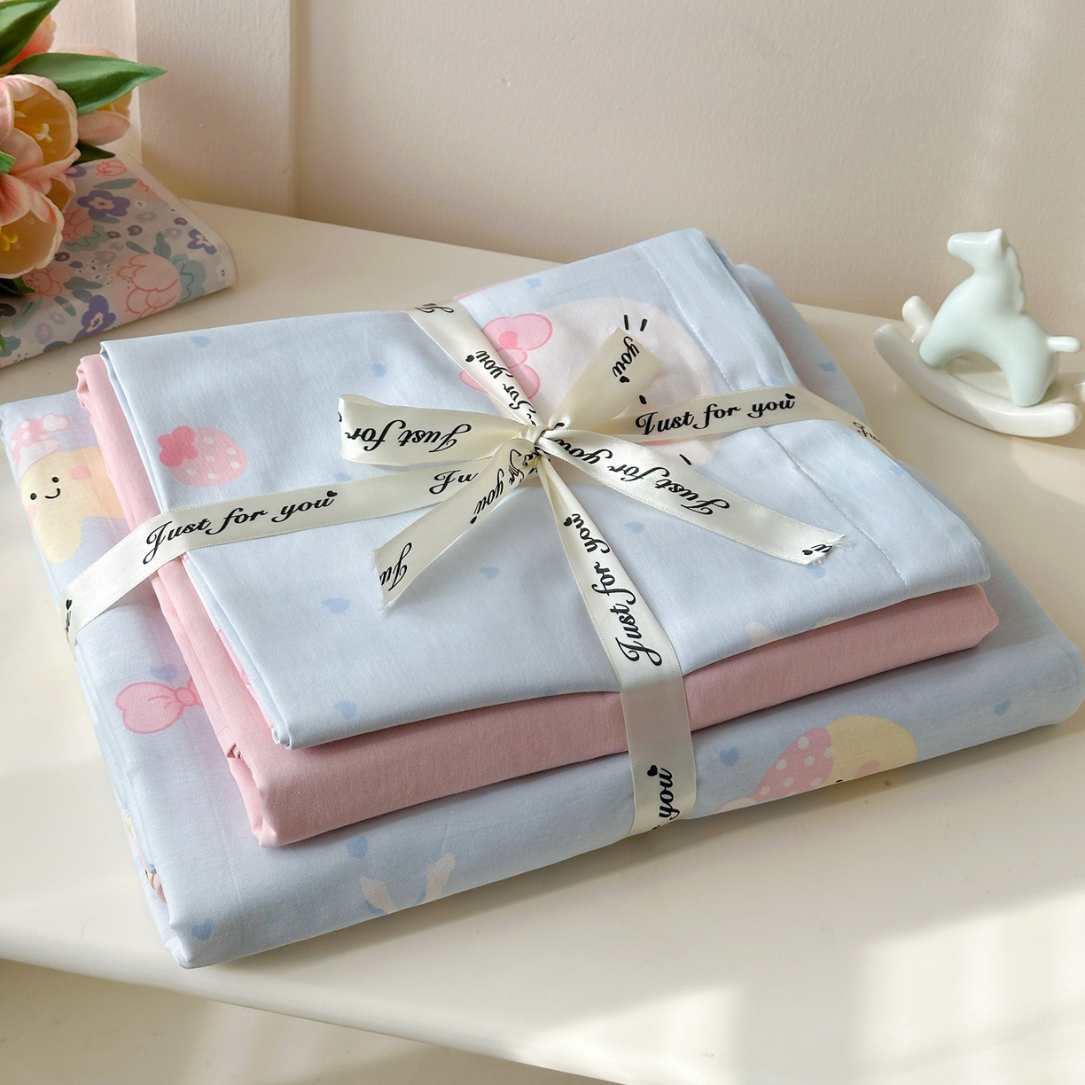 91家纺网 家纺一手货源 找家纺 春雨家居 2026新款全棉纯棉花ins减龄可爱小清新四件套 奶油凯蒂-兰