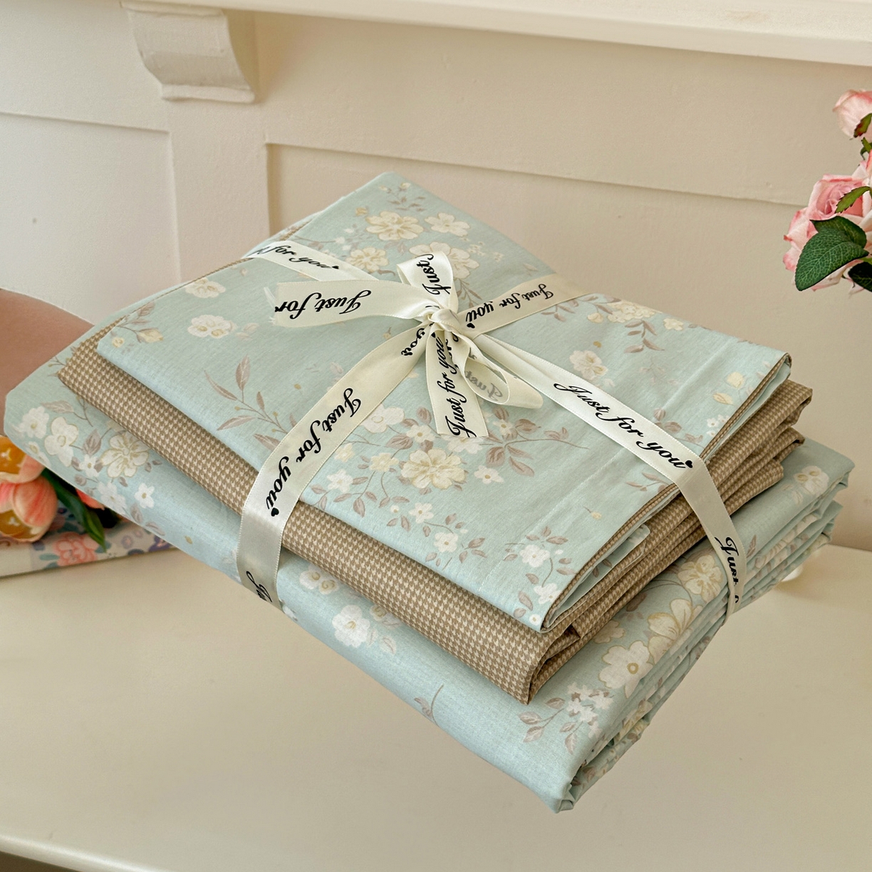 91家纺网 家纺一手货源 找家纺 春雨家居 2026新款全棉纯棉花ins减龄可爱小清新四件套 苏林-绿