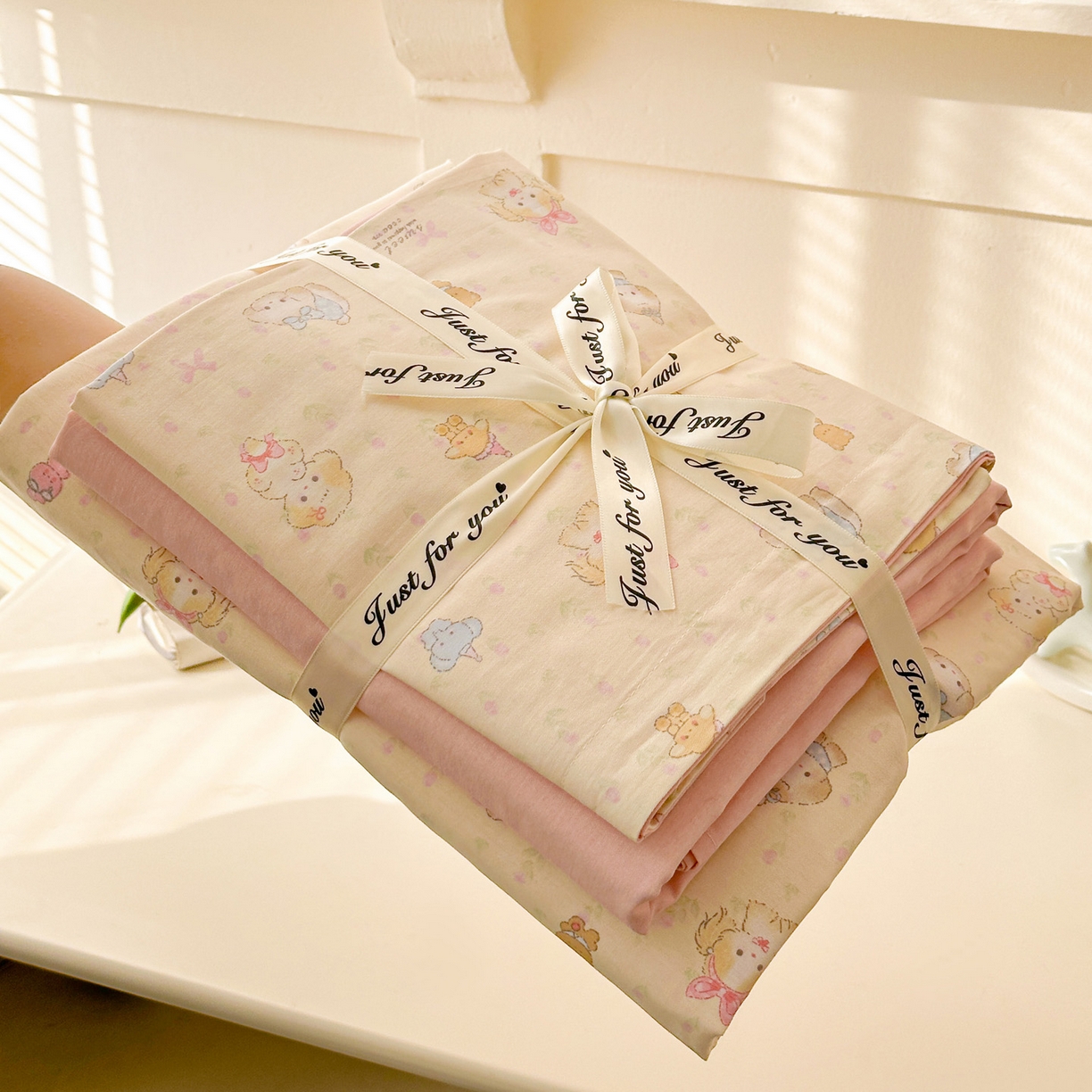 91家纺网 家纺一手货源 找家纺 春雨家居 2026新款全棉纯棉花ins减龄可爱小清新四件套 萌趣汪汪