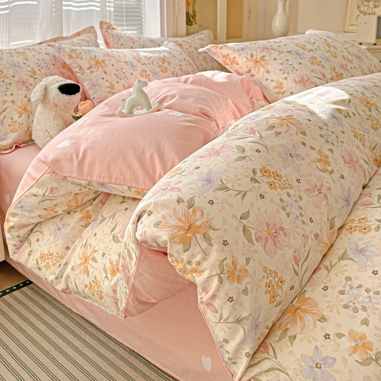 91家纺网 家纺一手货源 找家纺 春雨家居 2026新款全棉纯棉花ins减龄可爱小清新四件套 苏糖-粉