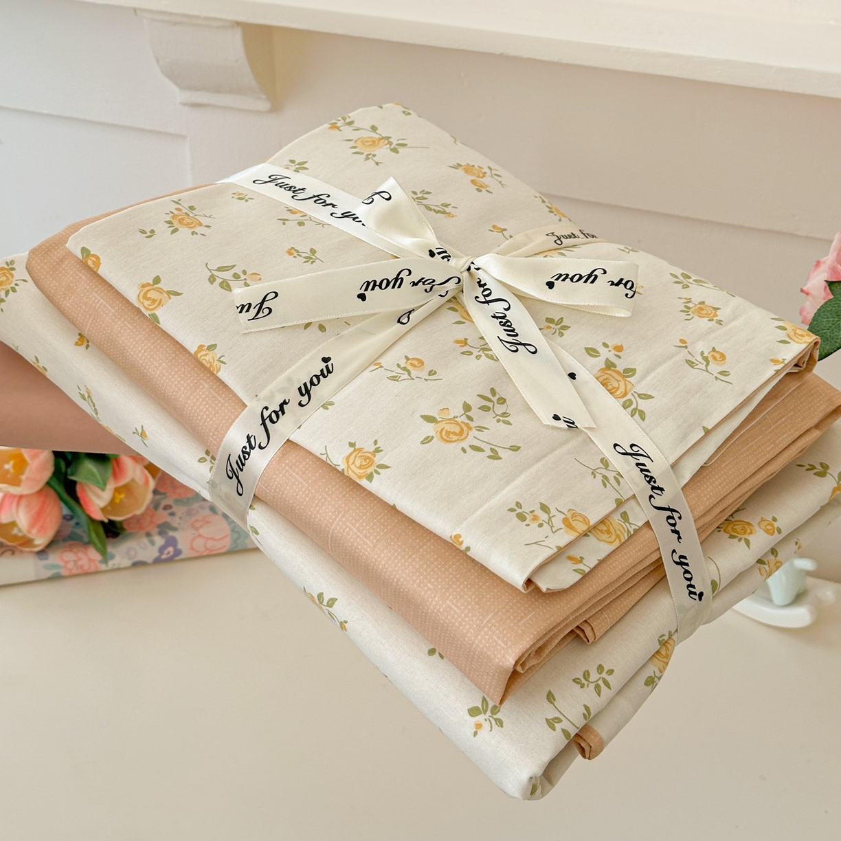 91家纺网 家纺一手货源 找家纺 春雨家居 2026新款全棉纯棉花ins减龄可爱小清新四件套 故事小黄花