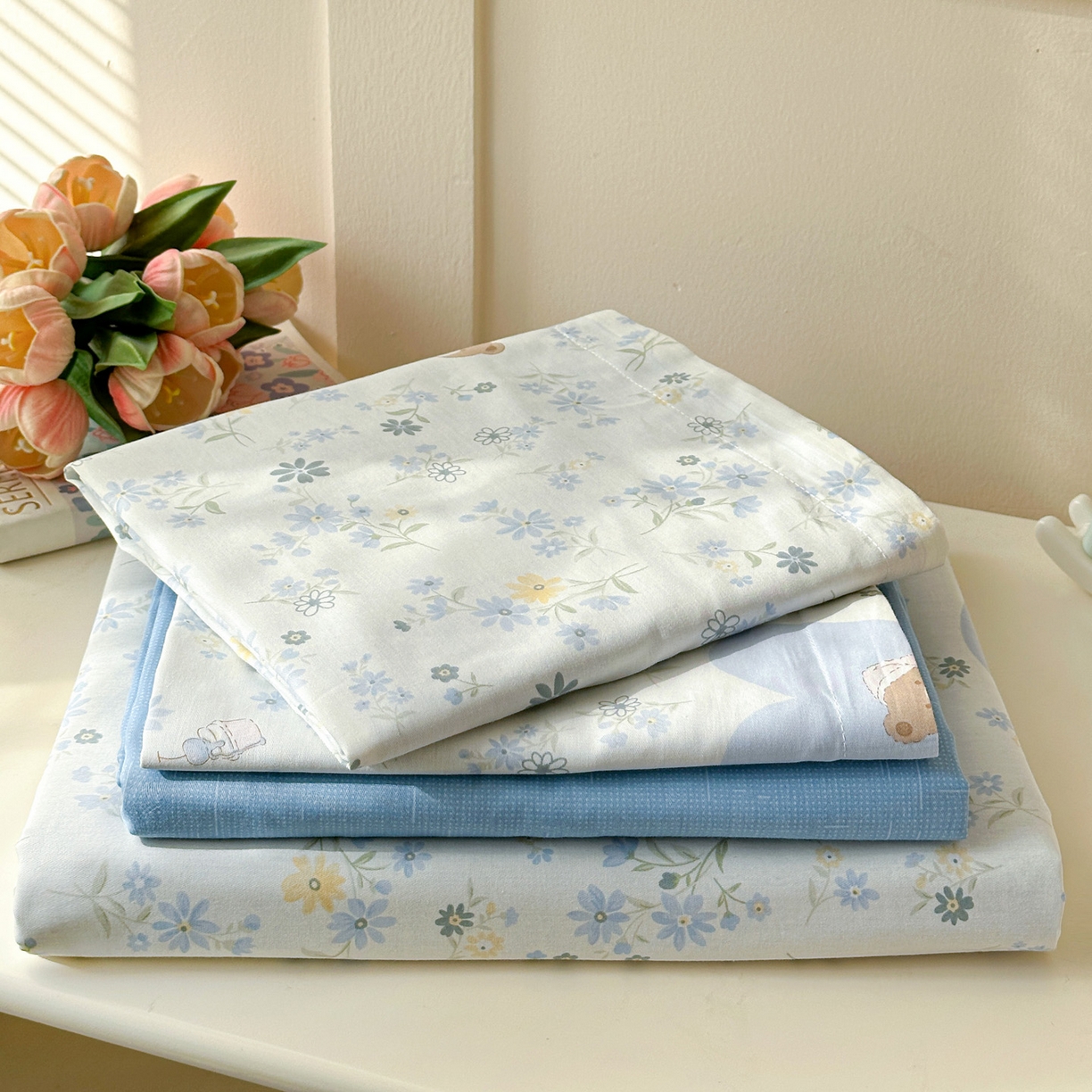 91家纺网 家纺一手货源 找家纺 春雨家居 2026新款全棉纯棉花ins减龄可爱小清新四件套 旧书折痕-蓝