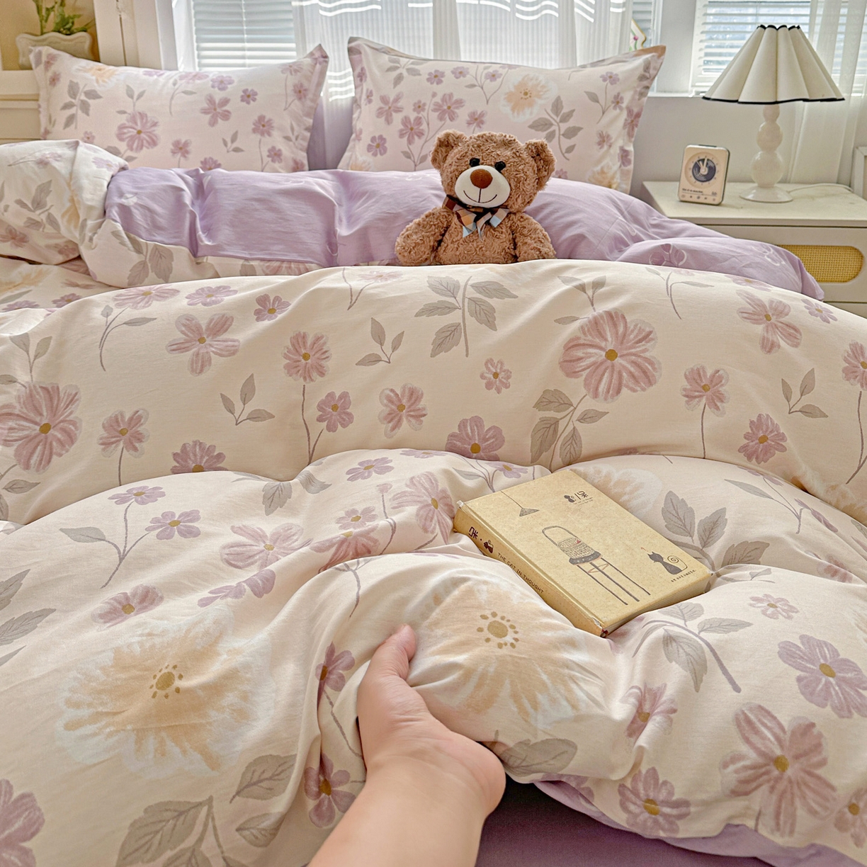 91家纺网 家纺一手货源 找家纺 春雨家居 2026新款全棉纯棉花ins减龄可爱小清新四件套 秋日确幸-豆沙