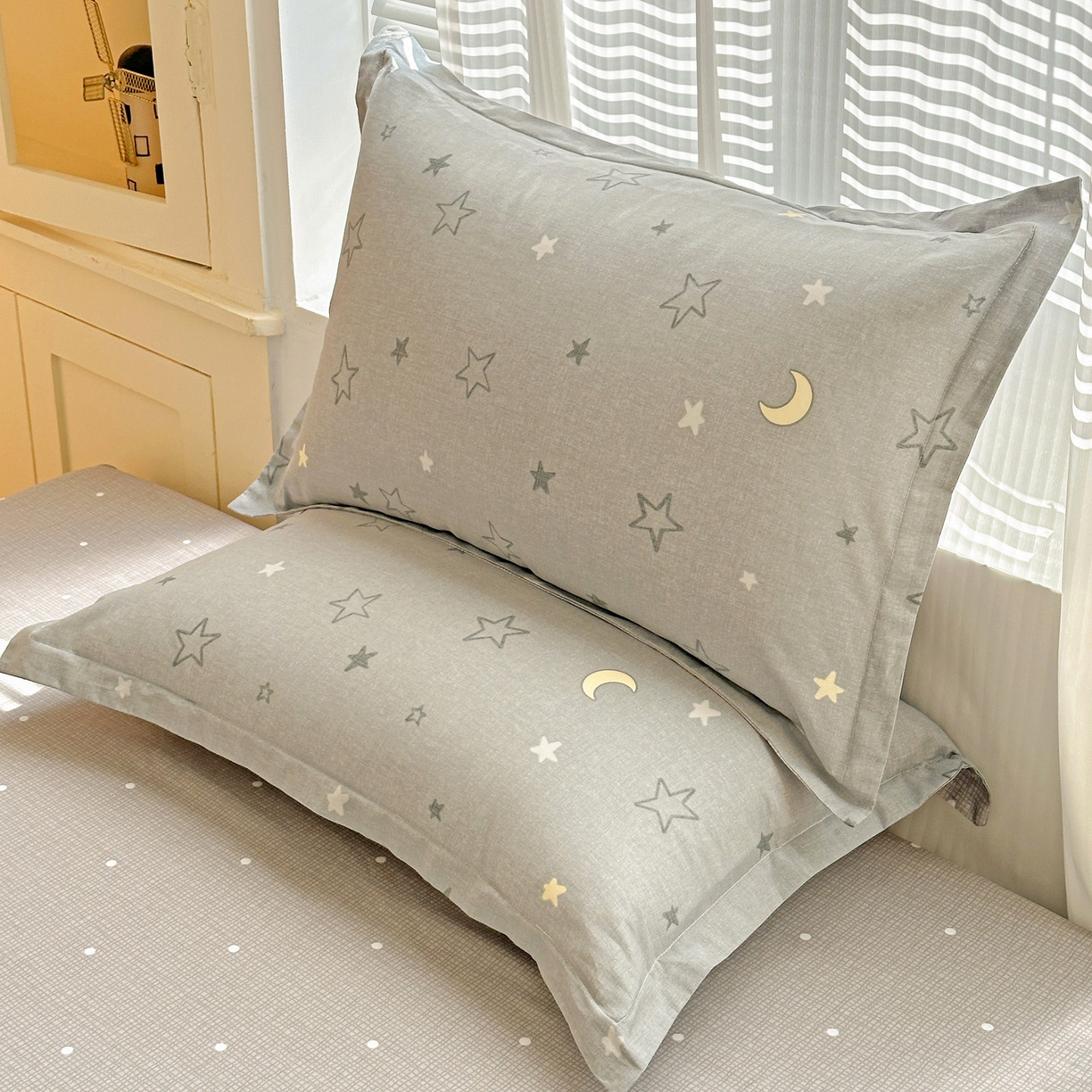 91家纺网 家纺一手货源 找家纺 春雨家居 2026新款全棉纯棉花ins减龄可爱小清新四件套 暮洛星