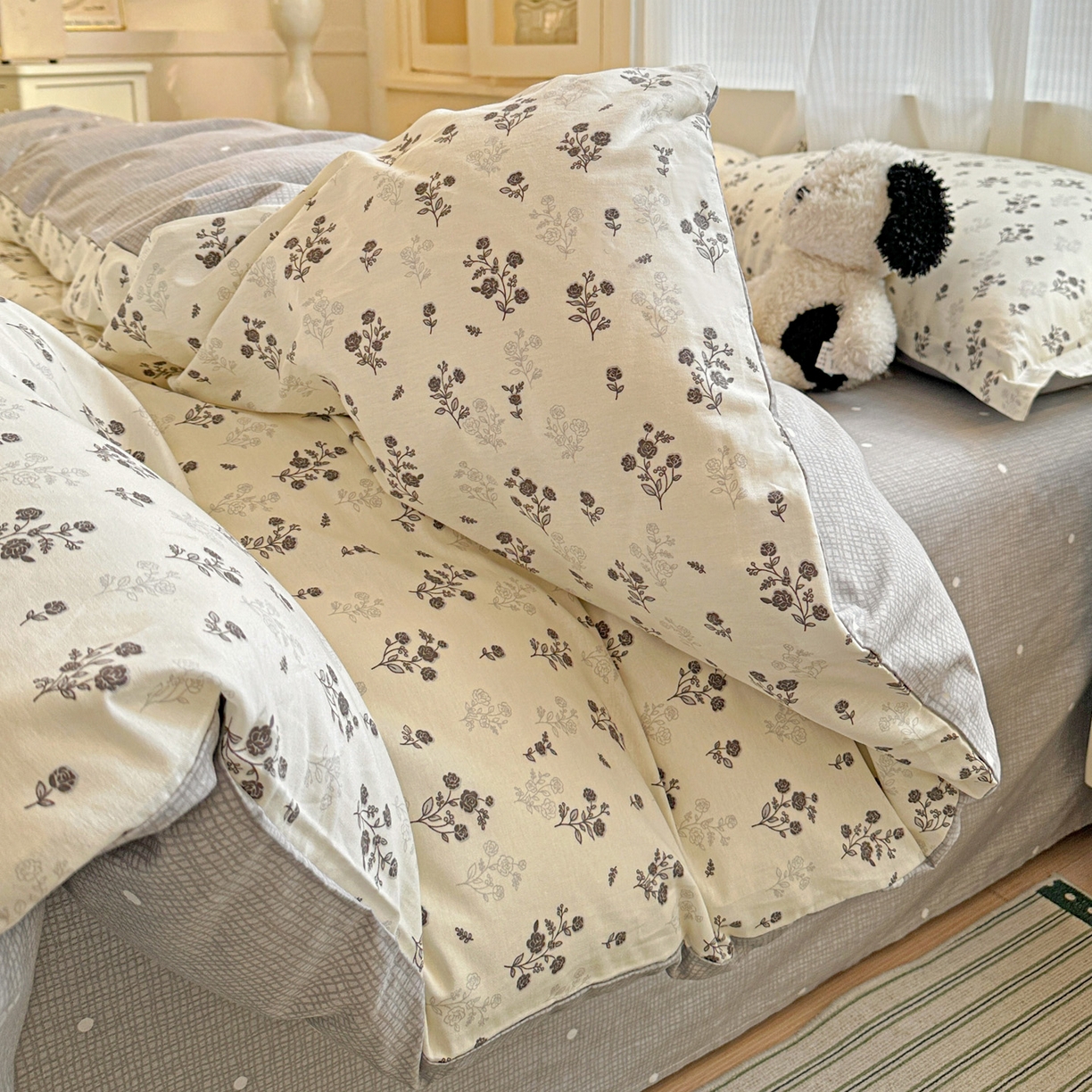 91家纺网 家纺一手货源 找家纺 春雨家居 2026新款全棉纯棉花ins减龄可爱小清新四件套 清秋夜曲