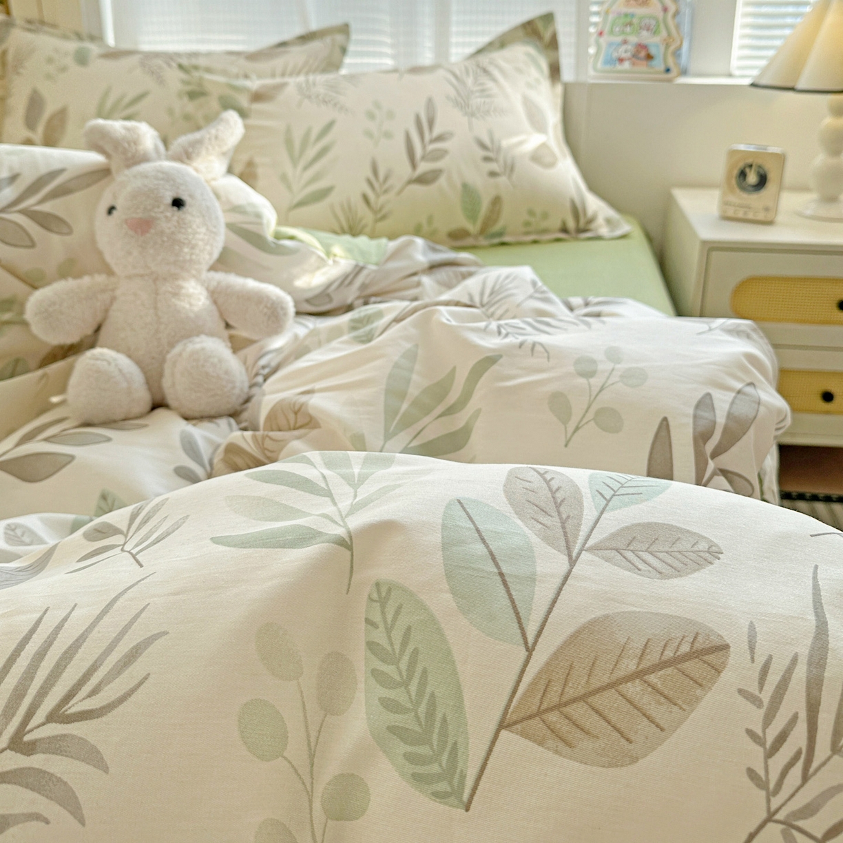 91家纺网 家纺一手货源 找家纺 春雨家居 2026新款全棉纯棉花ins减龄可爱小清新四件套 叶语轻喃-绿