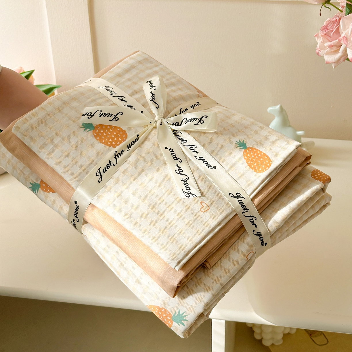 91家纺网 家纺一手货源 找家纺 春雨家居 2026新款全棉纯棉花ins减龄可爱小清新四件套 小菠萝