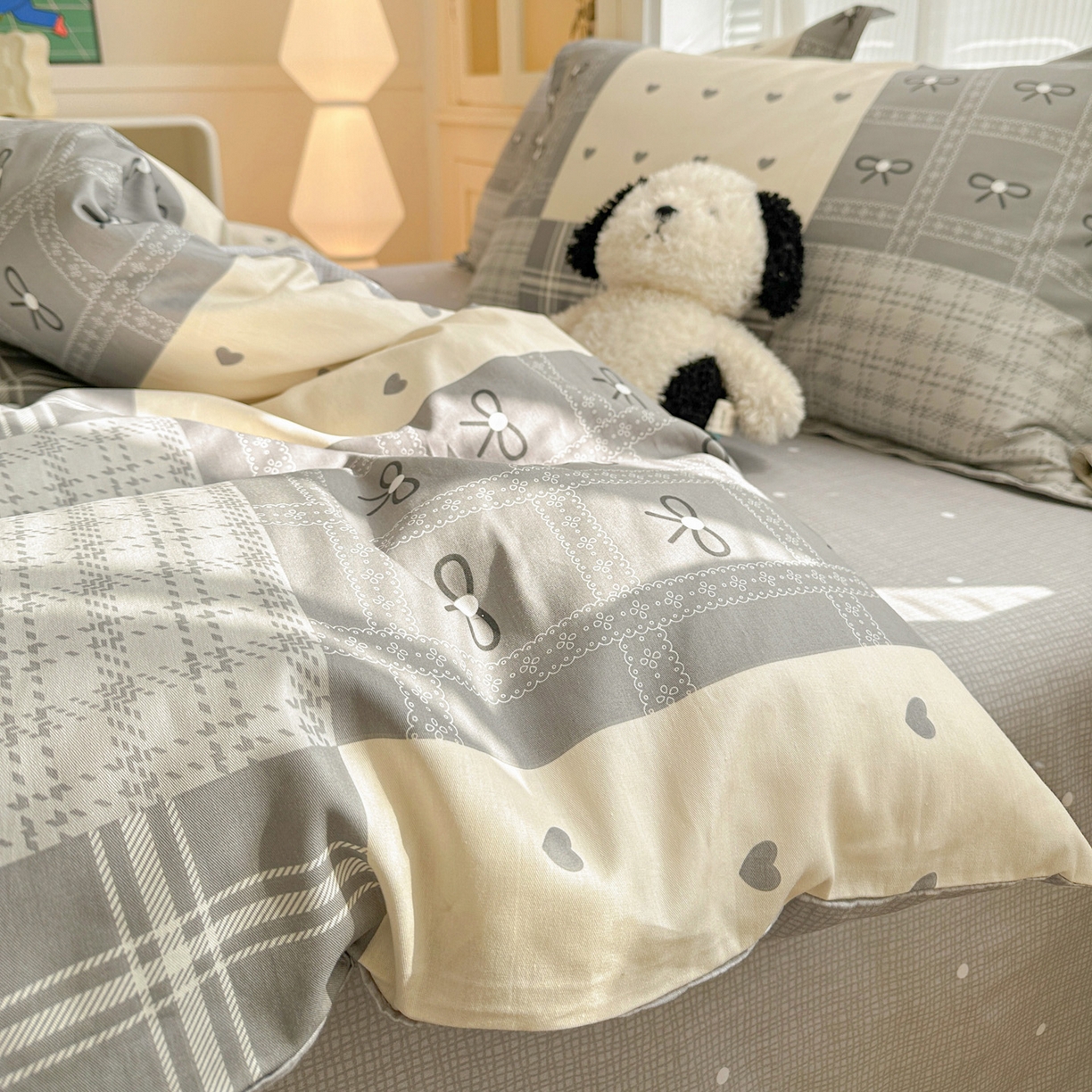 91家纺网 家纺一手货源 找家纺 春雨家居 2026新款全棉纯棉花ins减龄可爱小清新四件套 韩系拼图