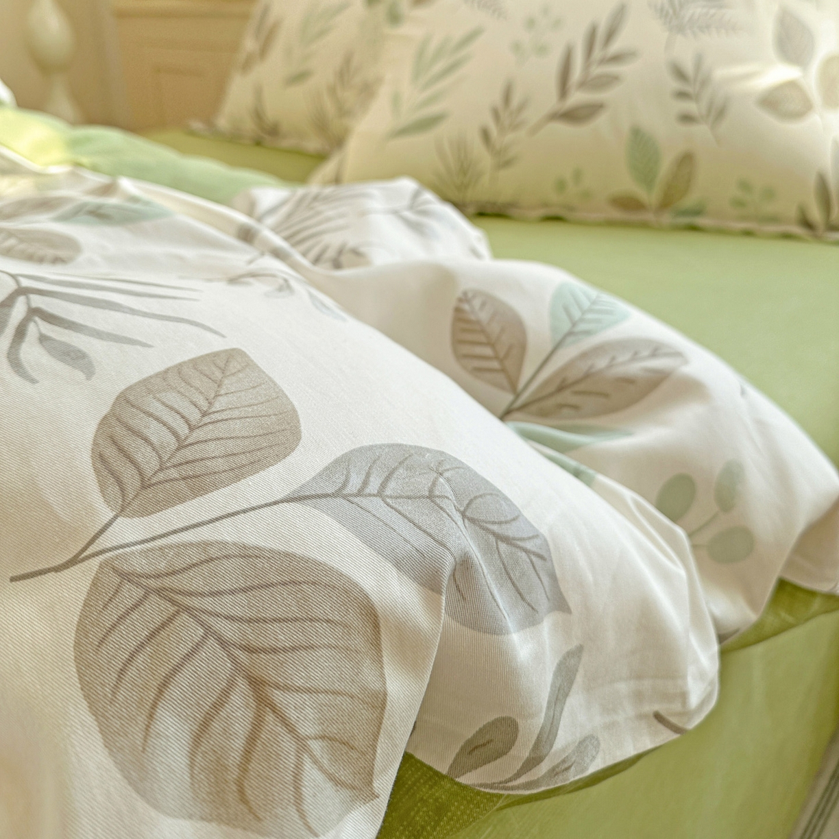 91家纺网 家纺一手货源 找家纺 春雨家居 2026新款全棉纯棉花ins减龄可爱小清新四件套 叶语轻喃-绿