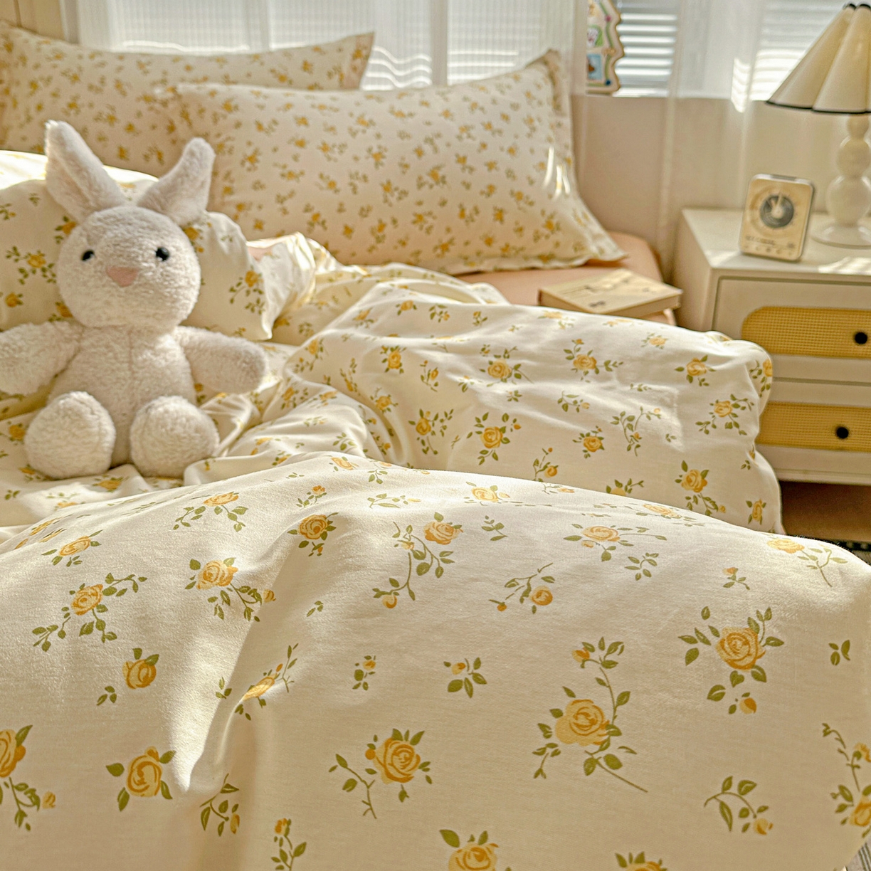 91家纺网 家纺一手货源 找家纺 春雨家居 2026新款全棉纯棉花ins减龄可爱小清新四件套 故事小黄花