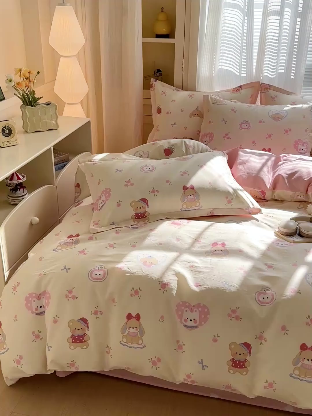 91家纺网 家纺一手货源 找家纺 春雨家居 2026新款全棉纯棉花ins减龄可爱小清新四件套 心动庄园