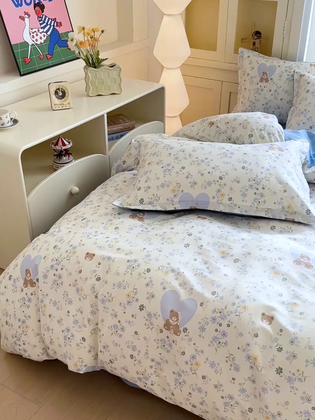 91家纺网 家纺一手货源 找家纺 春雨家居 2026新款全棉纯棉花ins减龄可爱小清新四件套 旧书折痕-蓝