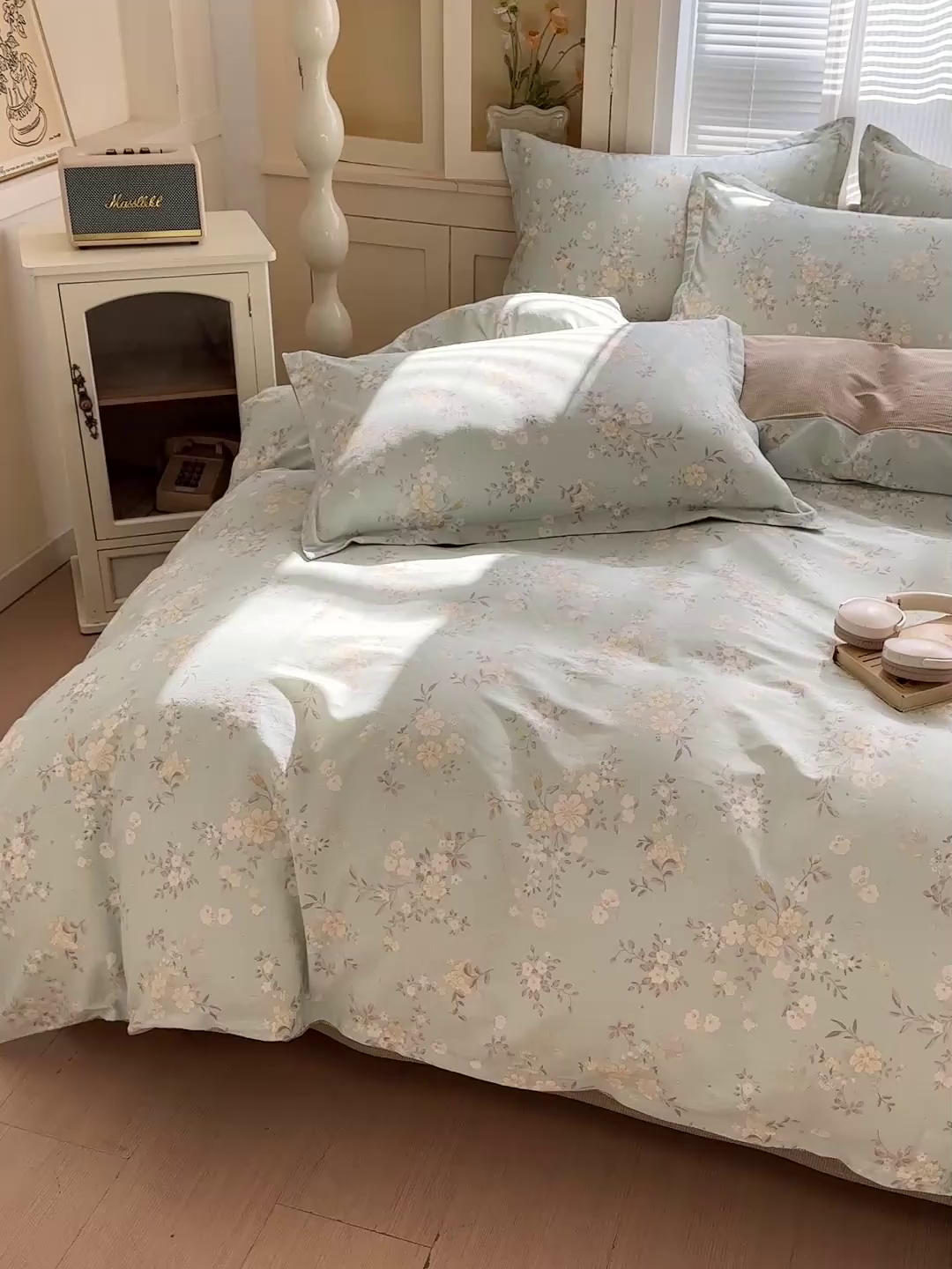 91家纺网 家纺一手货源 找家纺 春雨家居 2026新款全棉纯棉花ins减龄可爱小清新四件套 苏林-绿