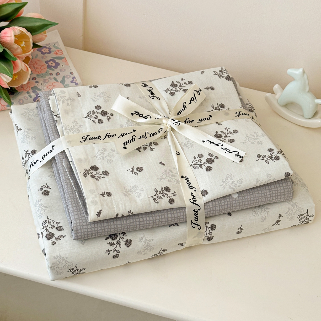 91家纺网 家纺一手货源 找家纺 春雨家居 2026新款全棉纯棉花ins减龄可爱小清新四件套 清秋夜曲