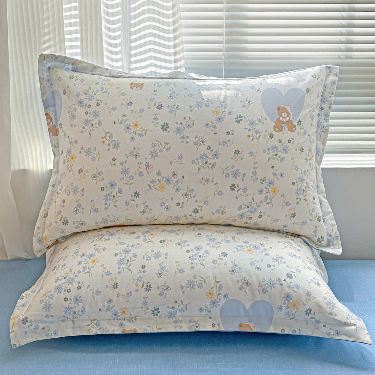 91家纺网 家纺一手货源 找家纺 春雨家居 2026新款全棉纯棉花ins减龄可爱小清新四件套 旧书折痕-蓝