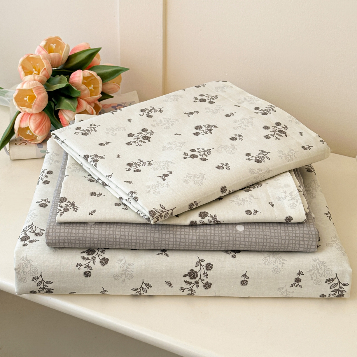 91家纺网 家纺一手货源 找家纺 春雨家居 2026新款全棉纯棉花ins减龄可爱小清新四件套 清秋夜曲