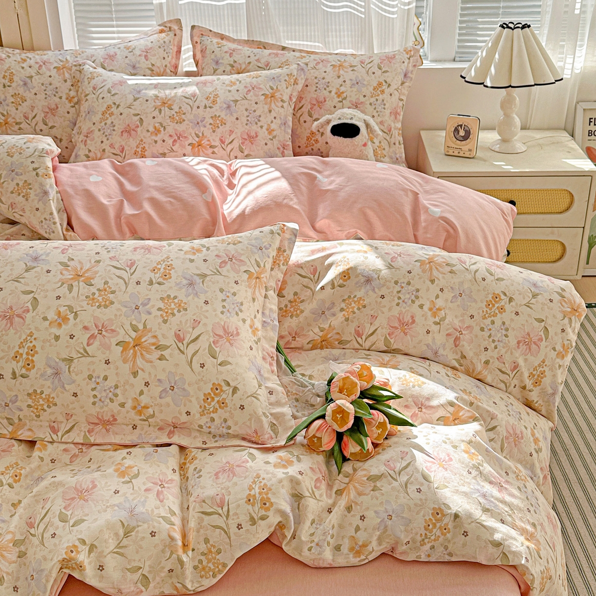 91家纺网 家纺一手货源 找家纺 春雨家居 2026新款全棉纯棉花ins减龄可爱小清新四件套 苏糖-粉