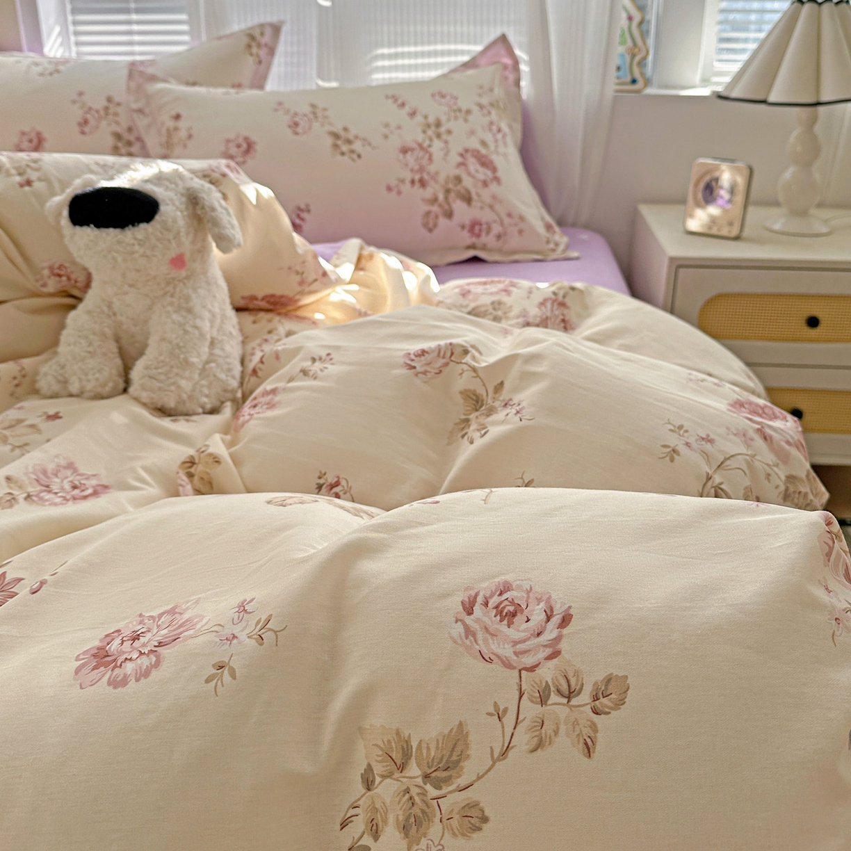 91家纺网 家纺一手货源 找家纺 春雨家居 2026新款全棉纯棉花ins减龄可爱小清新四件套 朵唯