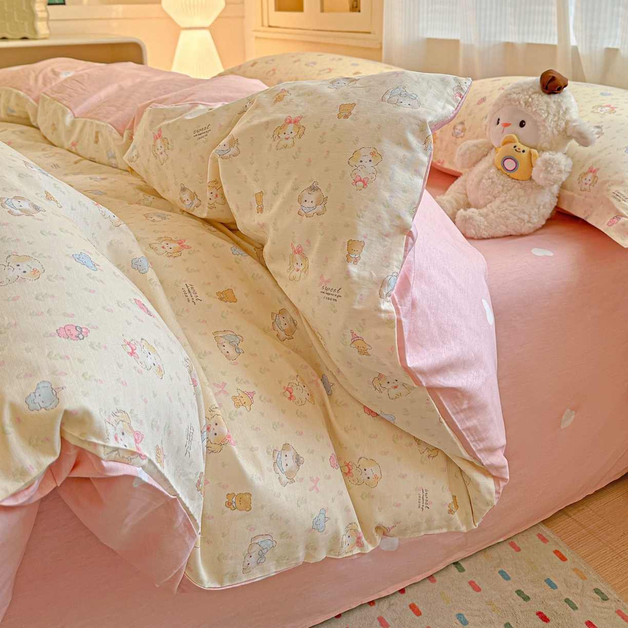 91家纺网 家纺一手货源 找家纺 春雨家居 2026新款全棉纯棉花ins减龄可爱小清新四件套 萌趣汪汪