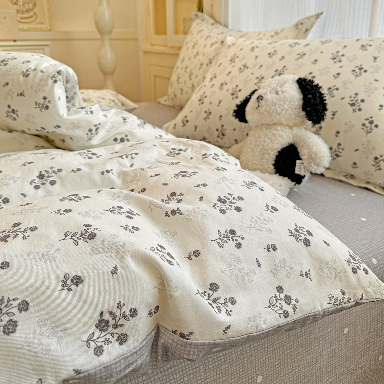 91家纺网 家纺一手货源 找家纺 春雨家居 2026新款全棉纯棉花ins减龄可爱小清新四件套 清秋夜曲