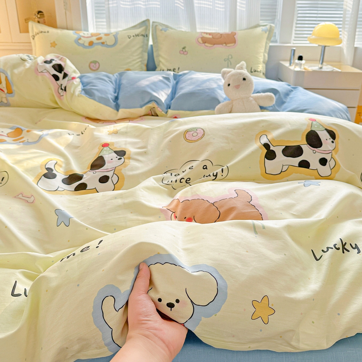 91家纺网 家纺一手货源 找家纺 春雨家居 2026新款全棉纯棉花ins减龄可爱小清新四件套 奶油羞羞狗