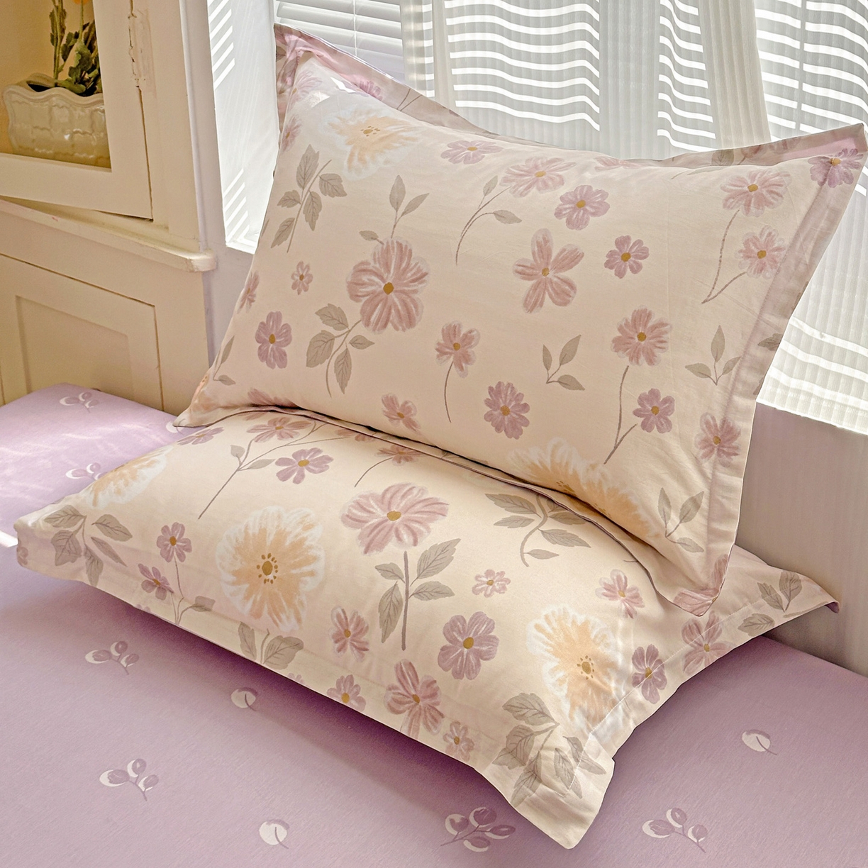 91家纺网 家纺一手货源 找家纺 春雨家居 2026新款全棉纯棉花ins减龄可爱小清新四件套 秋日确幸-豆沙